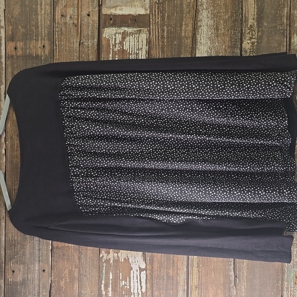 EVRI Black Long Sleeve V-Neck Top W/Pleated Back, Plus Size 2X - Picture 2 of 4